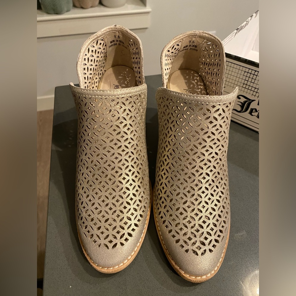 Jeffrey Campbell Rosalee Gold Booties Perforated 7.5